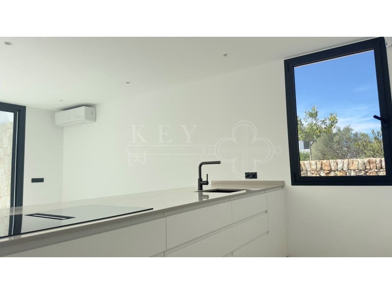 3 soverom Villa til salgs i Cala Blanca med svømmebasseng - € 1 295 000 (Ref: 10161219)