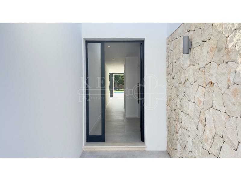3 soverom Villa til salgs i Cala Blanca med svømmebasseng - € 1 295 000 (Ref: 10161219)