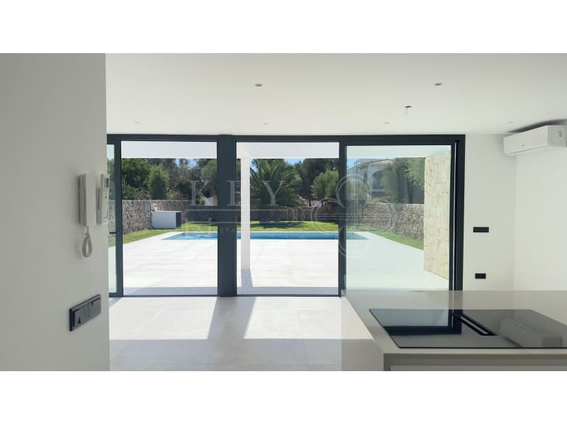 3 soverom Villa til salgs i Cala Blanca med svømmebasseng - € 1 295 000 (Ref: 10161219)