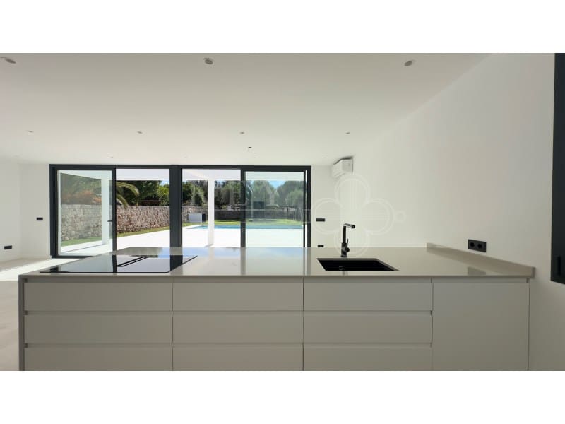 3 soverom Villa til salgs i Cala Blanca med svømmebasseng - € 1 295 000 (Ref: 10161219)