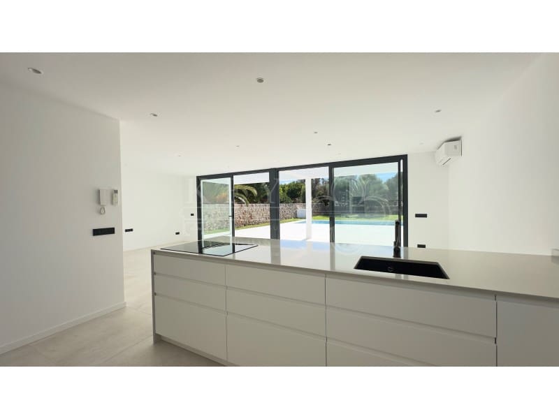 3 soverom Villa til salgs i Cala Blanca med svømmebasseng - € 1 295 000 (Ref: 10161219)