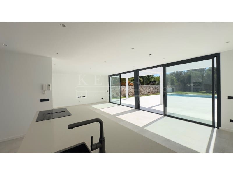 3 soverom Villa til salgs i Cala Blanca med svømmebasseng - € 1 295 000 (Ref: 10161219)