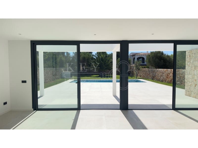 3 soverom Villa til salgs i Cala Blanca med svømmebasseng - € 1 295 000 (Ref: 10161219)