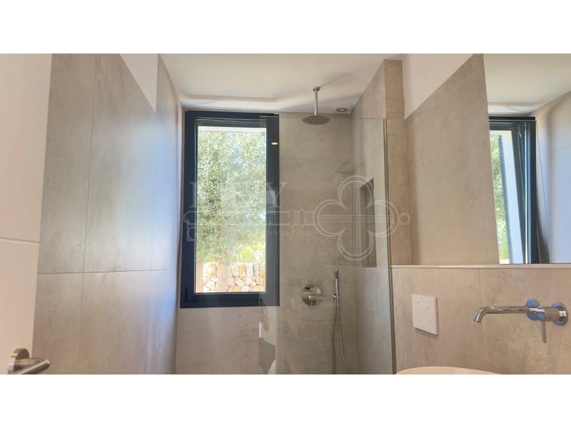3 soverom Villa til salgs i Cala Blanca med svømmebasseng - € 1 295 000 (Ref: 10161219)