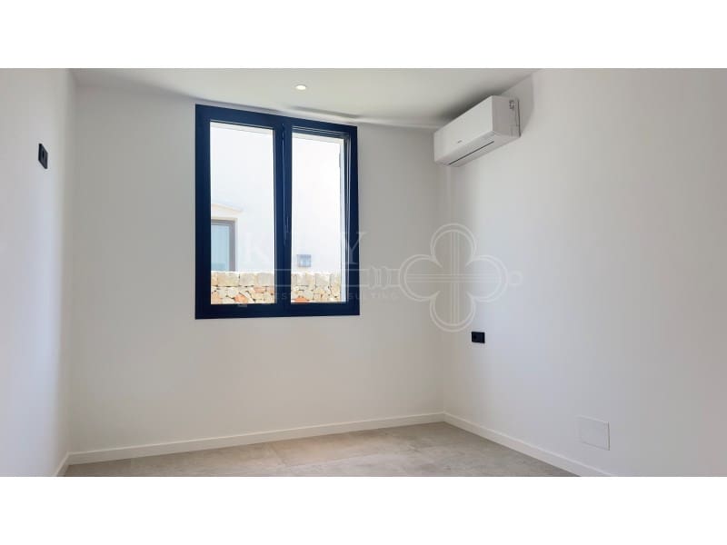 3 soverom Villa til salgs i Cala Blanca med svømmebasseng - € 1 295 000 (Ref: 10161219)