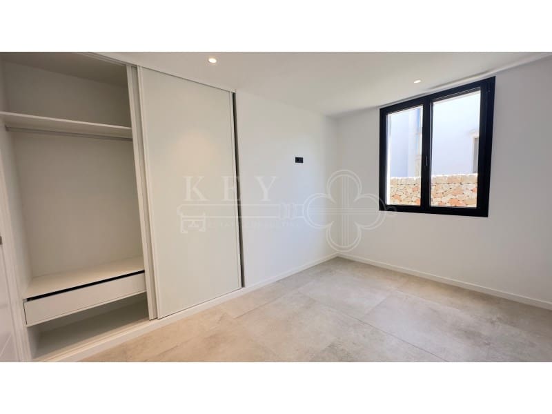 3 soverom Villa til salgs i Cala Blanca med svømmebasseng - € 1 295 000 (Ref: 10161219)