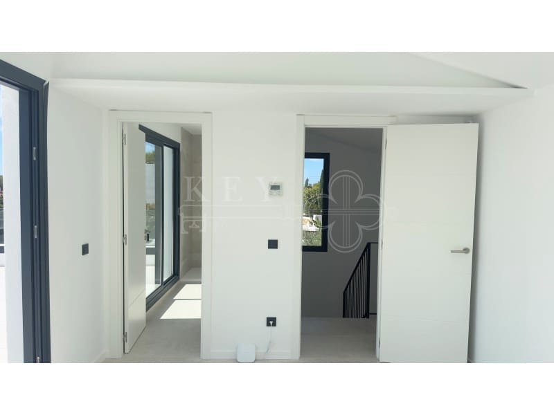 3 soverom Villa til salgs i Cala Blanca med svømmebasseng - € 1 295 000 (Ref: 10161219)