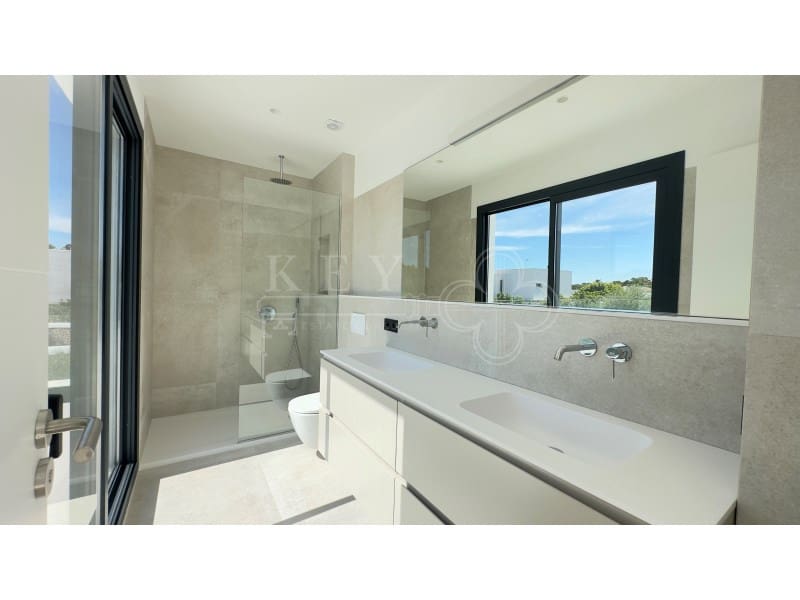 3 soverom Villa til salgs i Cala Blanca med svømmebasseng - € 1 295 000 (Ref: 10161219)