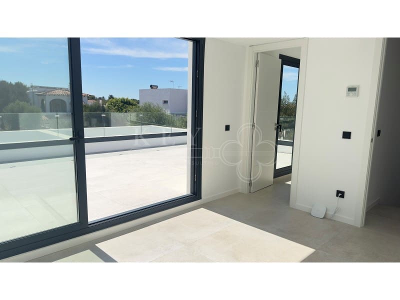 3 soverom Villa til salgs i Cala Blanca med svømmebasseng - € 1 295 000 (Ref: 10161219)
