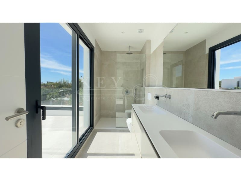 3 soverom Villa til salgs i Cala Blanca med svømmebasseng - € 1 295 000 (Ref: 10161219)