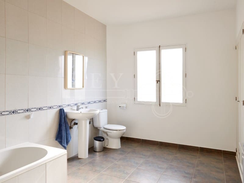 4 Zimmer Villa zu verkaufen in Cala Blanca mit Pool Garage - 849.000 € (Ref: 10161220)