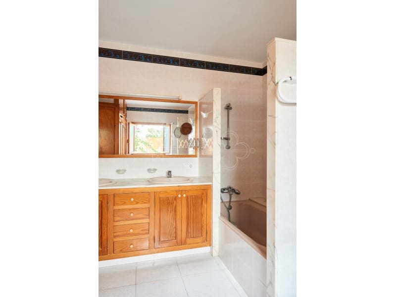 4 Zimmer Villa zu verkaufen in Cala Blanca mit Pool Garage - 849.000 € (Ref: 10161220)