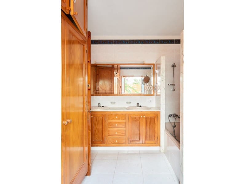 4 Zimmer Villa zu verkaufen in Cala Blanca mit Pool Garage - 849.000 € (Ref: 10161220)