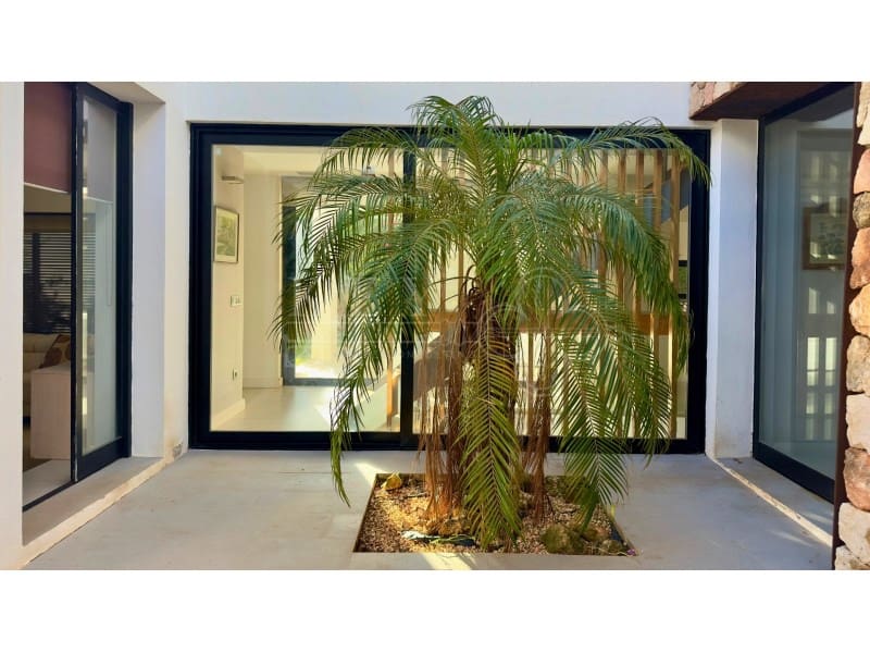 3 Zimmer Villa zu verkaufen in Cala Blanca mit Pool Garage - 890.000 € (Ref: 10161221)