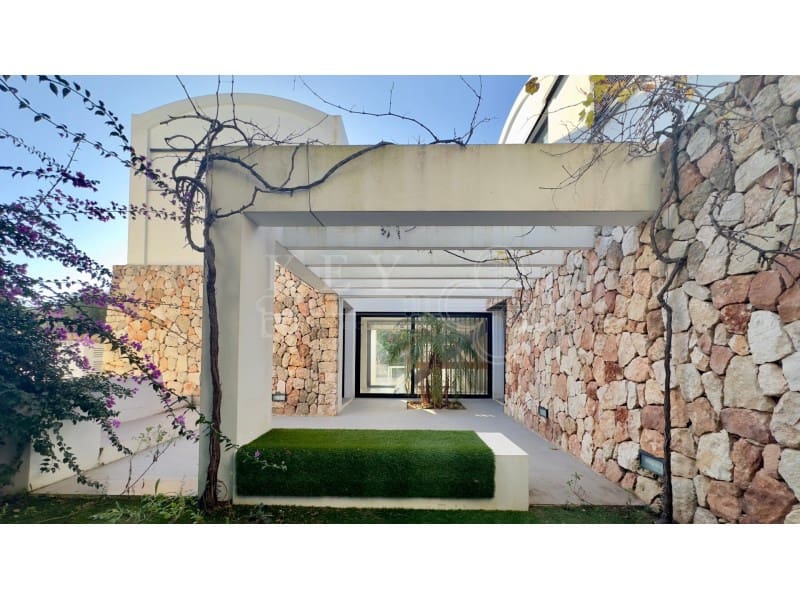 3 Zimmer Villa zu verkaufen in Cala Blanca mit Pool Garage - 890.000 € (Ref: 10161221)