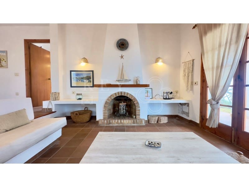 3 bedroom Villa for sale in Cap d'Artruix with pool - € 850,000 (Ref: 10166609)