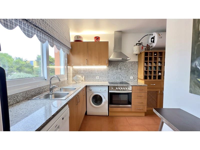 2 soverom Leilighet til salgs i Ciutadella de Menorca med svømmebasseng garasje - € 650 000 (Ref: 10168441)