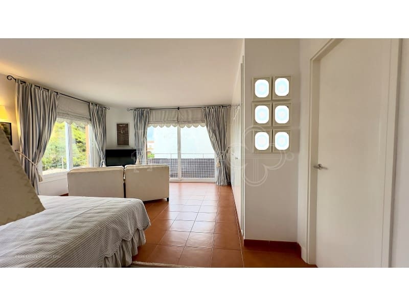 2 soverom Leilighet til salgs i Ciutadella de Menorca med svømmebasseng garasje - € 650 000 (Ref: 10168441)