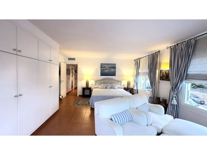 2 soverom Leilighet til salgs i Ciutadella de Menorca med svømmebasseng garasje - € 650 000 (Ref: 10168441)