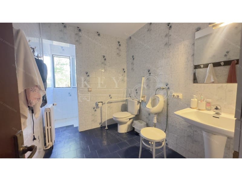 5 soveværelse Villa til salg i Cala Blanca med garage - € 630.000 (Ref: 10168442)
