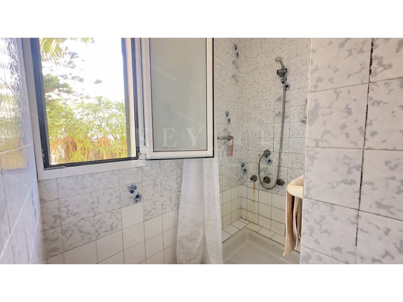 5 soveværelse Villa til salg i Cala Blanca med garage - € 630.000 (Ref: 10168442)