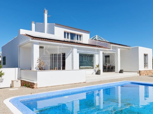 5 makuuhuone Huvila myytävänä paikassa Cala'n Blanes, Ciutadella de Menorca mukana uima-altaan 
autotalli - 895 000 € (Ref: 10168446)