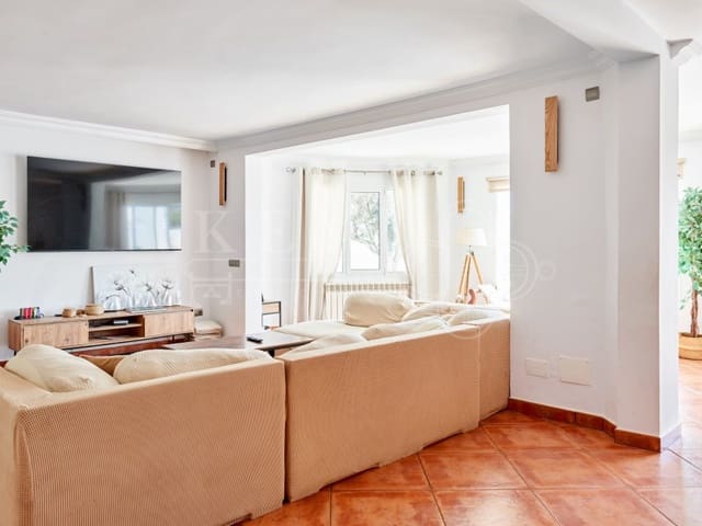 5 makuuhuone Huvila myytävänä paikassa Cala'n Blanes, Ciutadella de Menorca mukana uima-altaan 
autotalli - 895 000 € (Ref: 10168446)