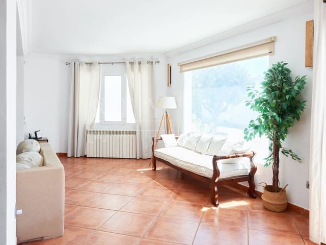 5 makuuhuone Huvila myytävänä paikassa Cala'n Blanes, Ciutadella de Menorca mukana uima-altaan 
autotalli - 895 000 € (Ref: 10168446)