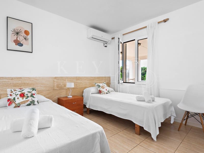 4 soverom Villa til salgs i Cala Blanca med svømmebasseng - € 1 260 000 (Ref: 10168449)