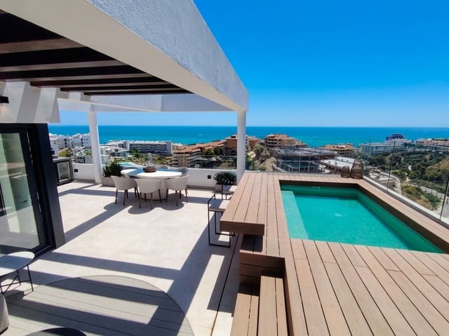 Adosado de 4 habitaciones en Las Gaviotas  - Carvajal, Fuengirola en venta con piscina garaje - 1.650.000 € (Ref: 10104265)