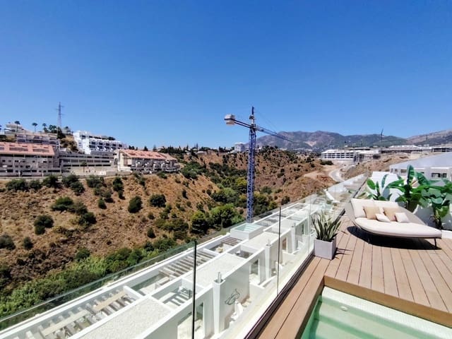 Adosado de 4 habitaciones en Las Gaviotas  - Carvajal, Fuengirola en venta con piscina garaje - 1.650.000 € (Ref: 10104265)