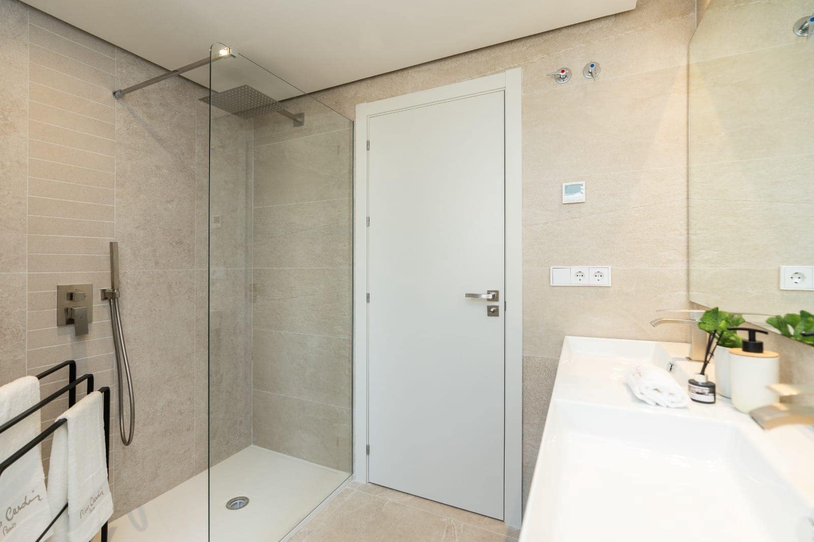 3 bedroom Apartment for sale in Benahavis with pool garage - € 603,000 (Ref: 10111055)