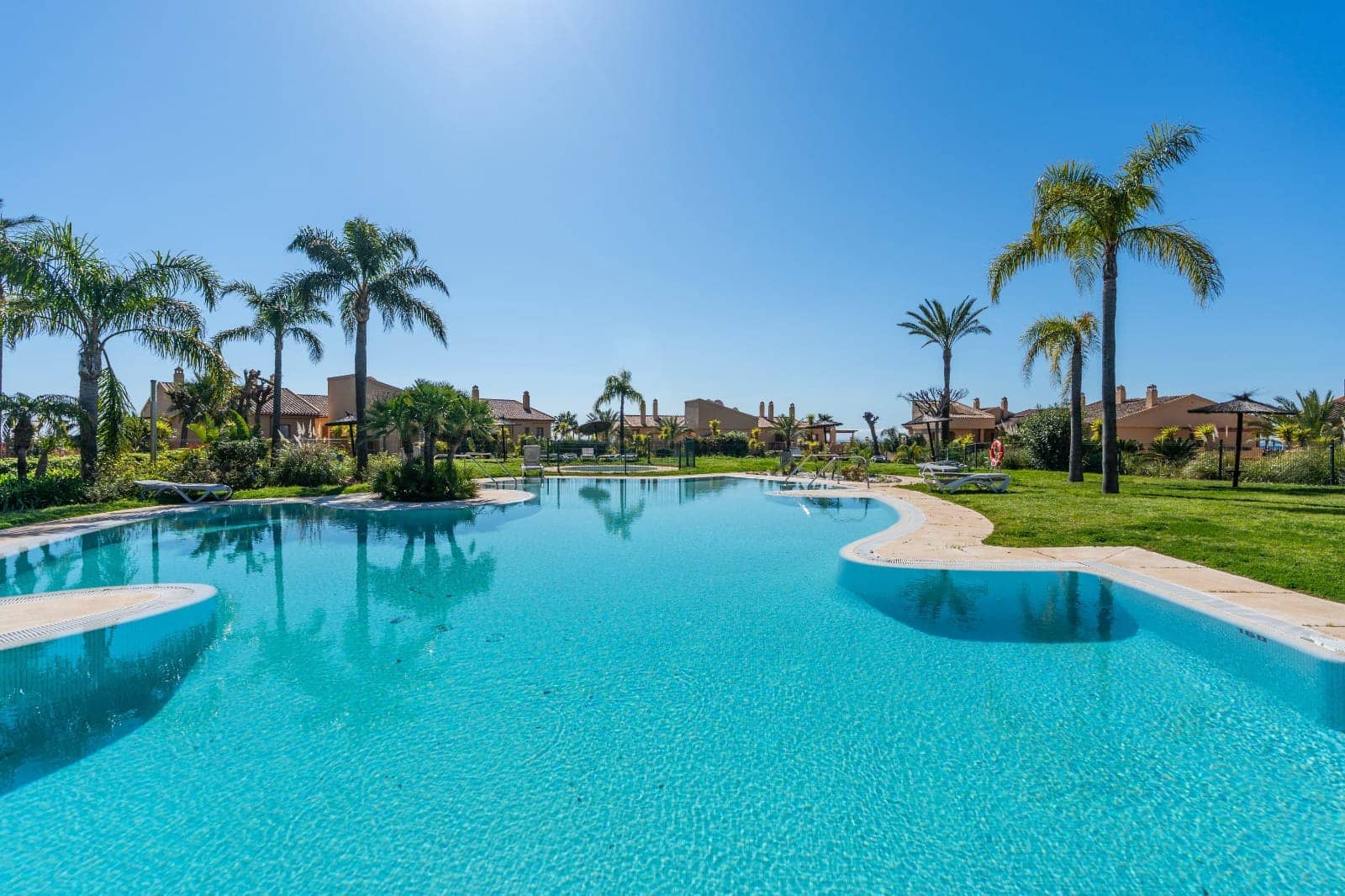 3 bedroom Apartment for sale in Benahavis with pool garage - € 603,000 (Ref: 10111055)