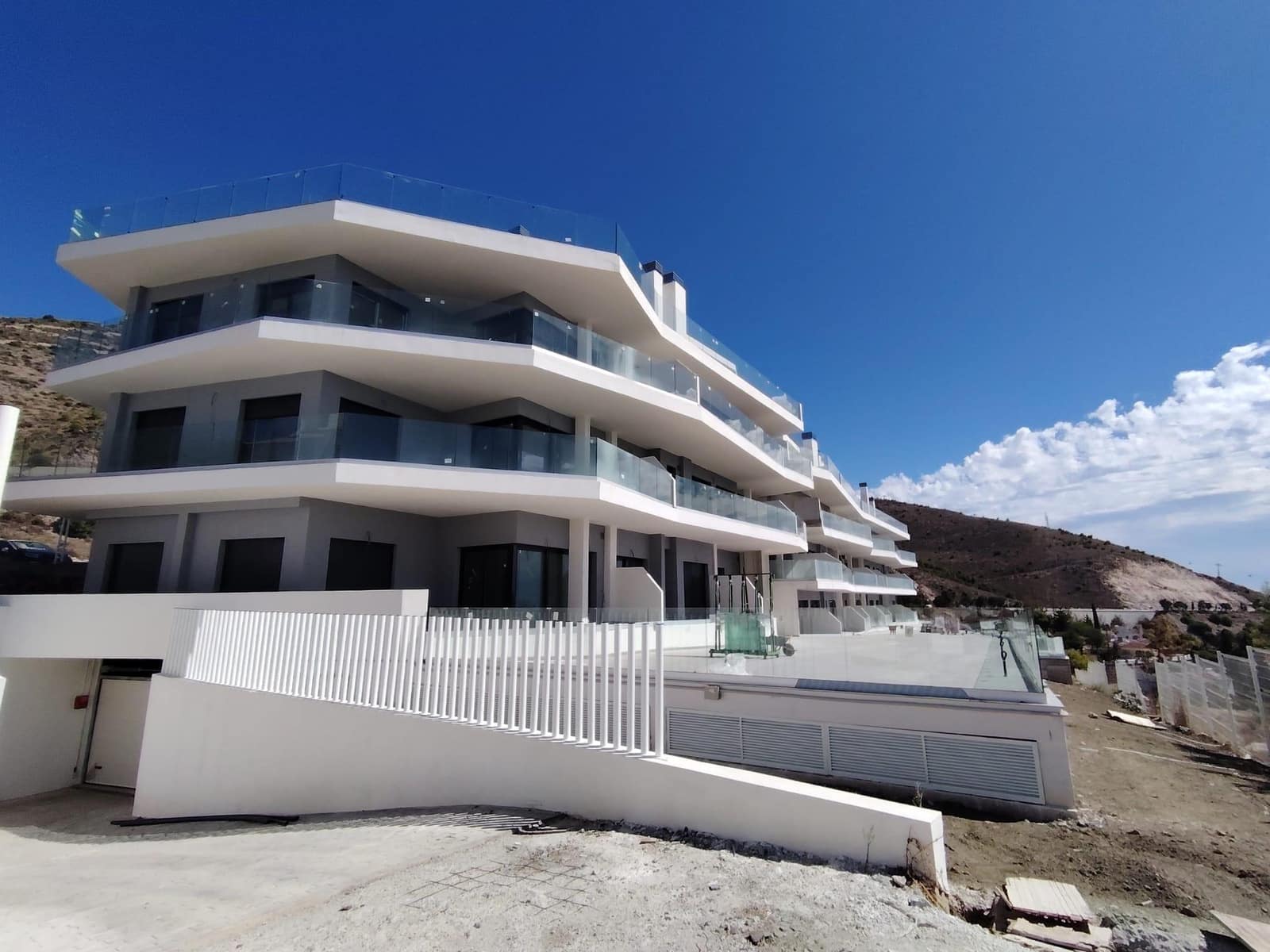 Apartamento de 3 habitaciones en Benalmádena en venta con piscina garaje - 475.000 € (Ref: 10113418)