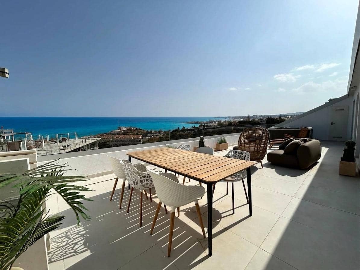 2 bedroom Penthouse for sale in Fuengirola with pool garage - € 750,000 (Ref: 10113466)