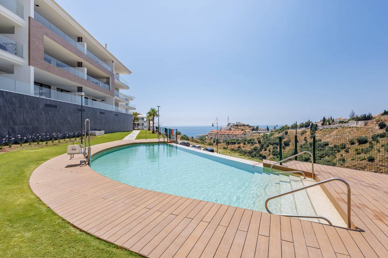 2 bedroom Penthouse for sale in Fuengirola with pool garage - € 750,000 (Ref: 10113466)