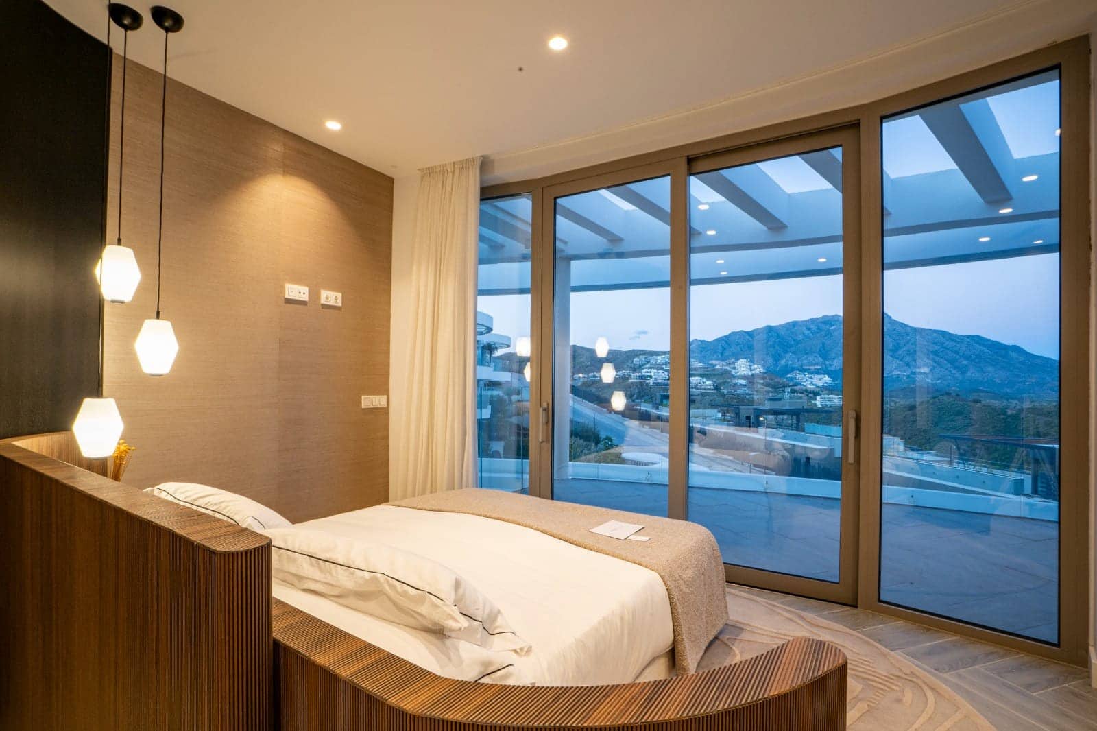 3 bedroom Penthouse for sale in Benahavis with pool garage - € 3,994,500 (Ref: 10121146)