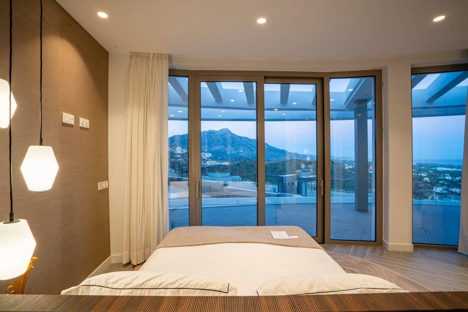 3 bedroom Penthouse for sale in Benahavis with pool garage - € 3,994,500 (Ref: 10121146)