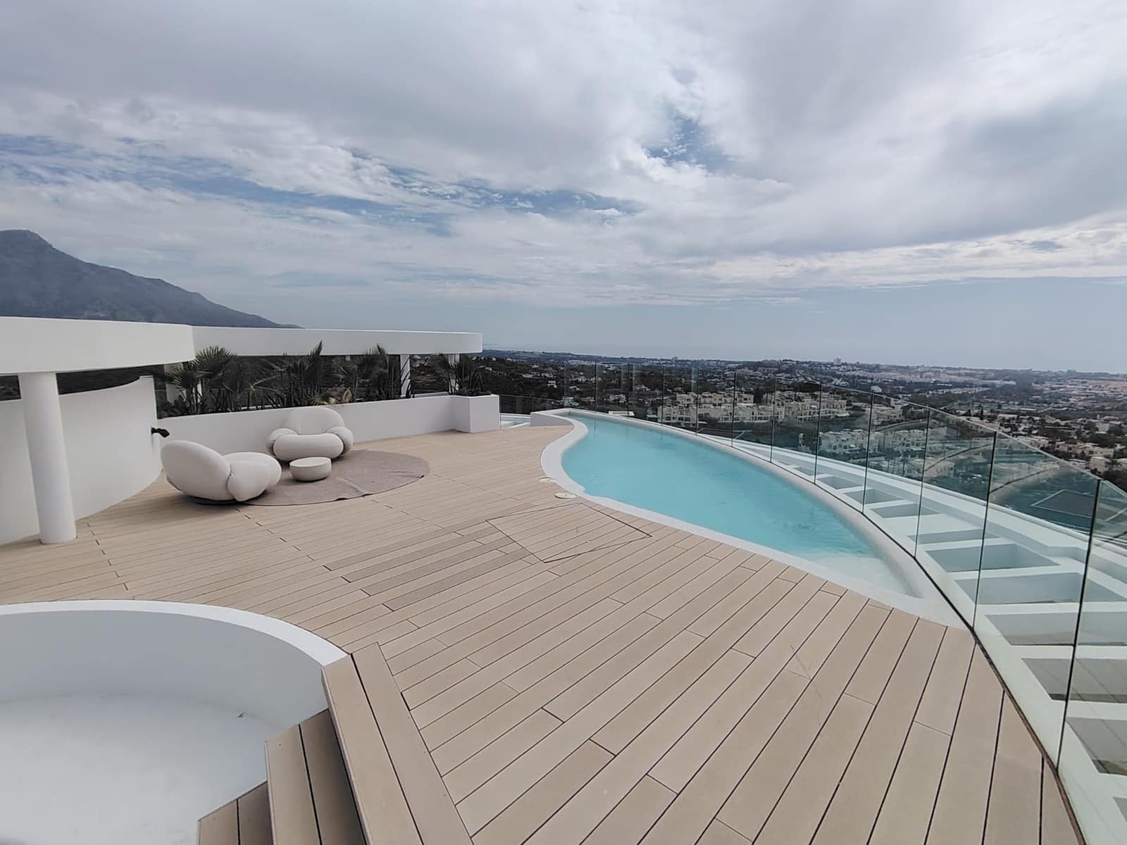 3 bedroom Penthouse for sale in Benahavis with pool garage - € 3,994,500 (Ref: 10121146)