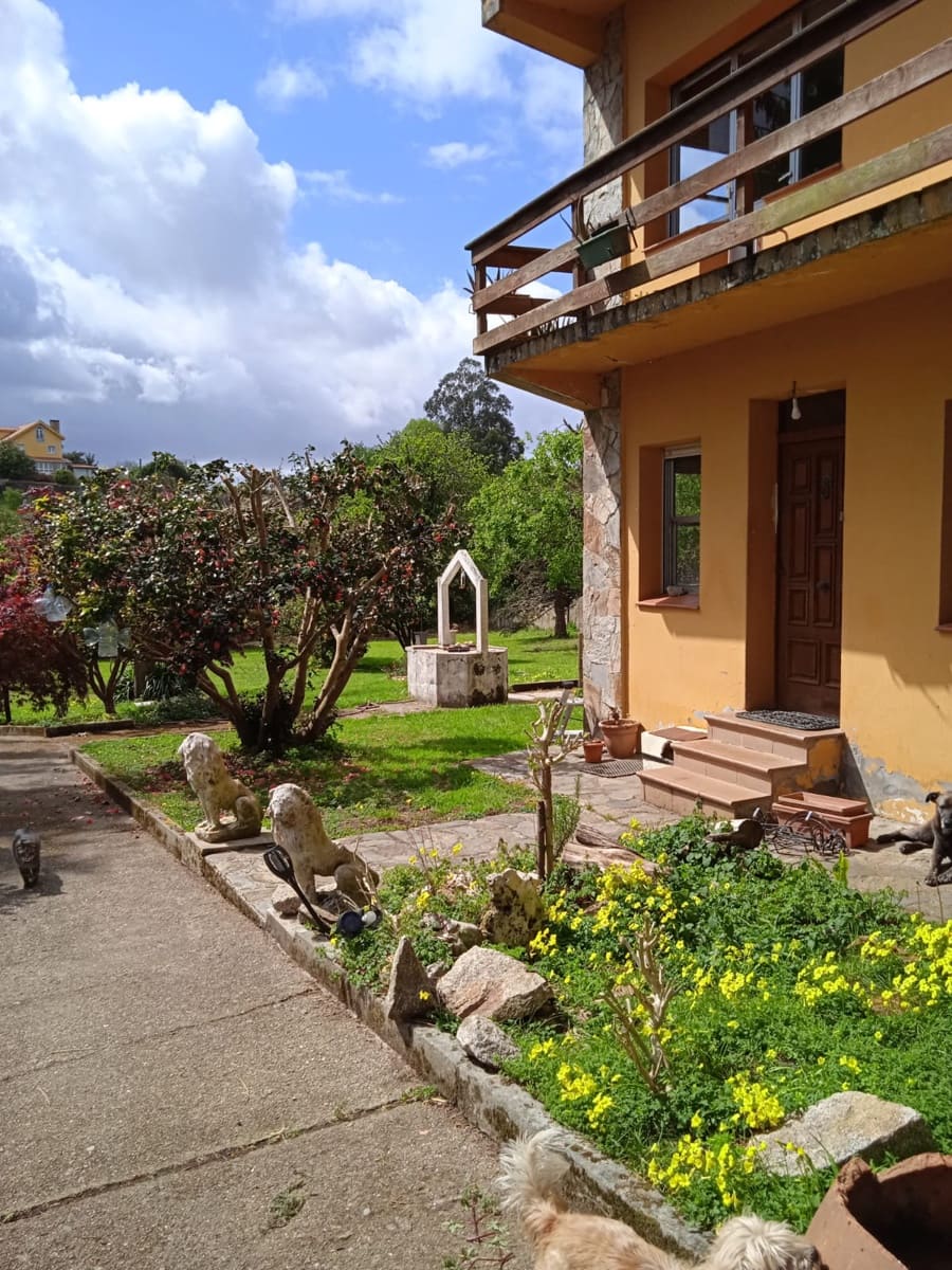 10 bedroom Finca/Country House for sale in Oleiros - € 375,000 (Ref: 10101085)