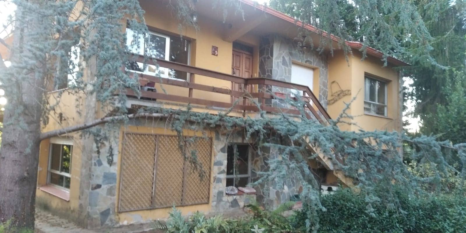 10 bedroom Finca/Country House for sale in Oleiros - € 375,000 (Ref: 10101085)