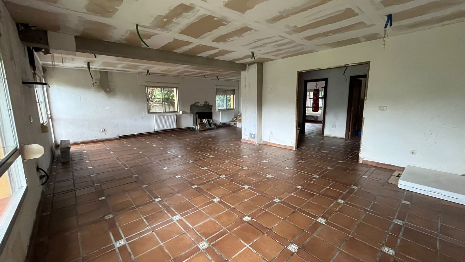 10 bedroom Finca/Country House for sale in Oleiros - € 375,000 (Ref: 10101085)