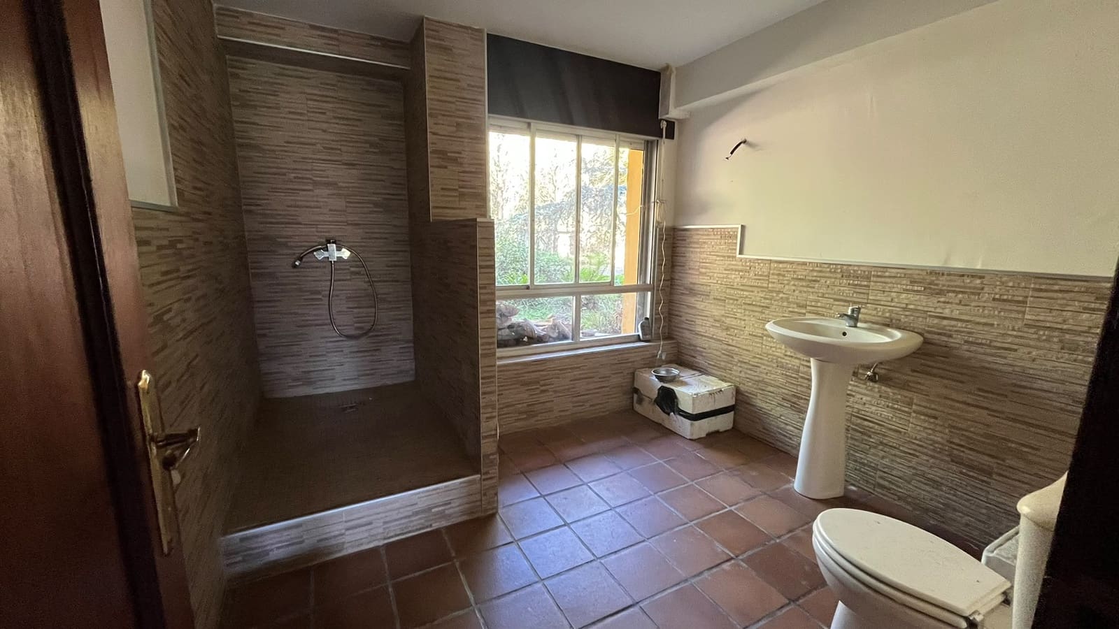 10 bedroom Finca/Country House for sale in Oleiros - € 375,000 (Ref: 10101085)