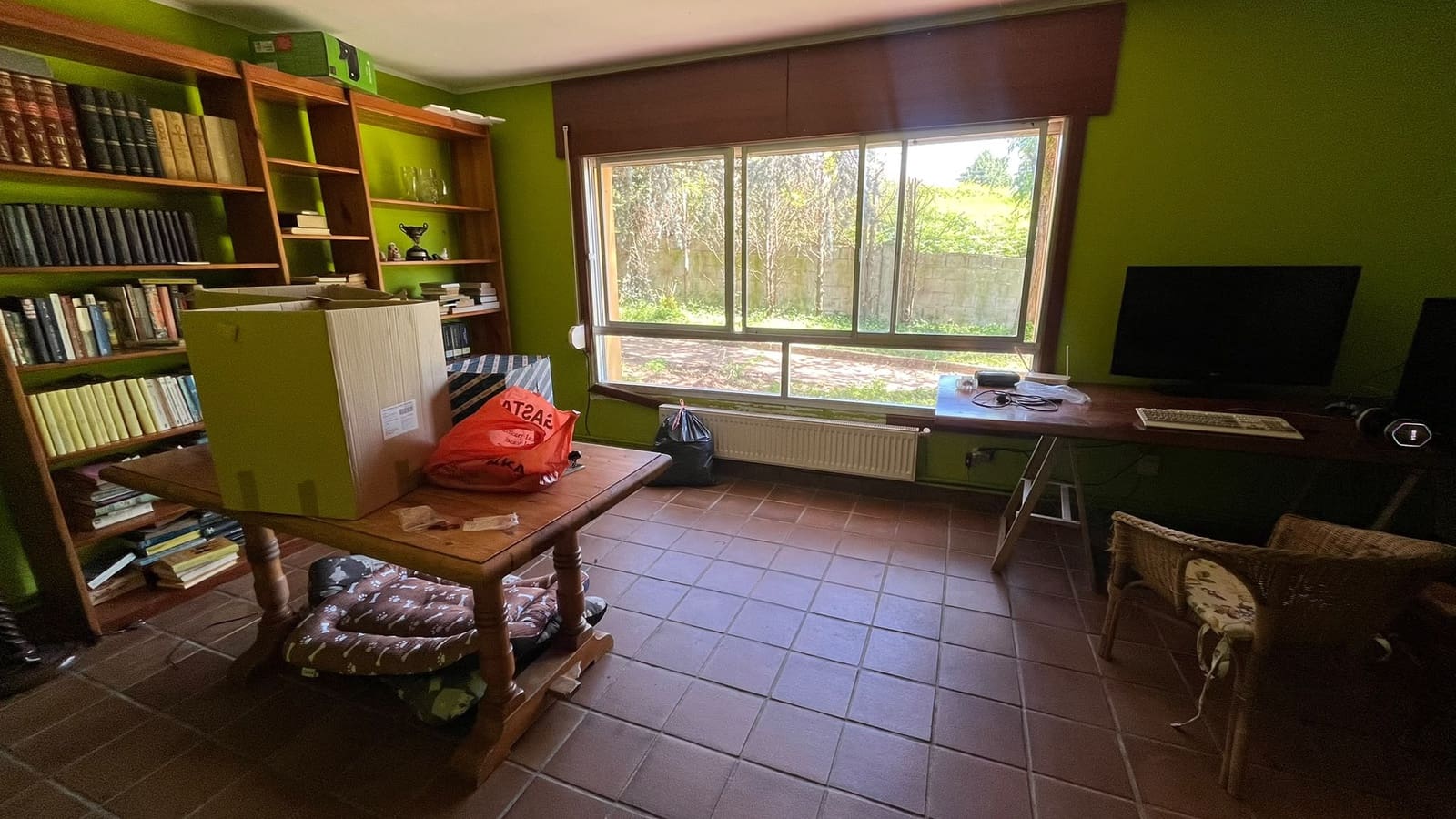 10 bedroom Finca/Country House for sale in Oleiros - € 375,000 (Ref: 10101085)