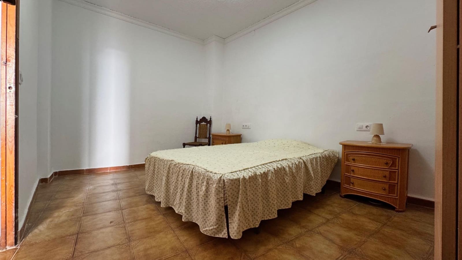 Piso de 4 habitaciones en Pego en venta con garaje - 140.000 € (Ref: 10140058)