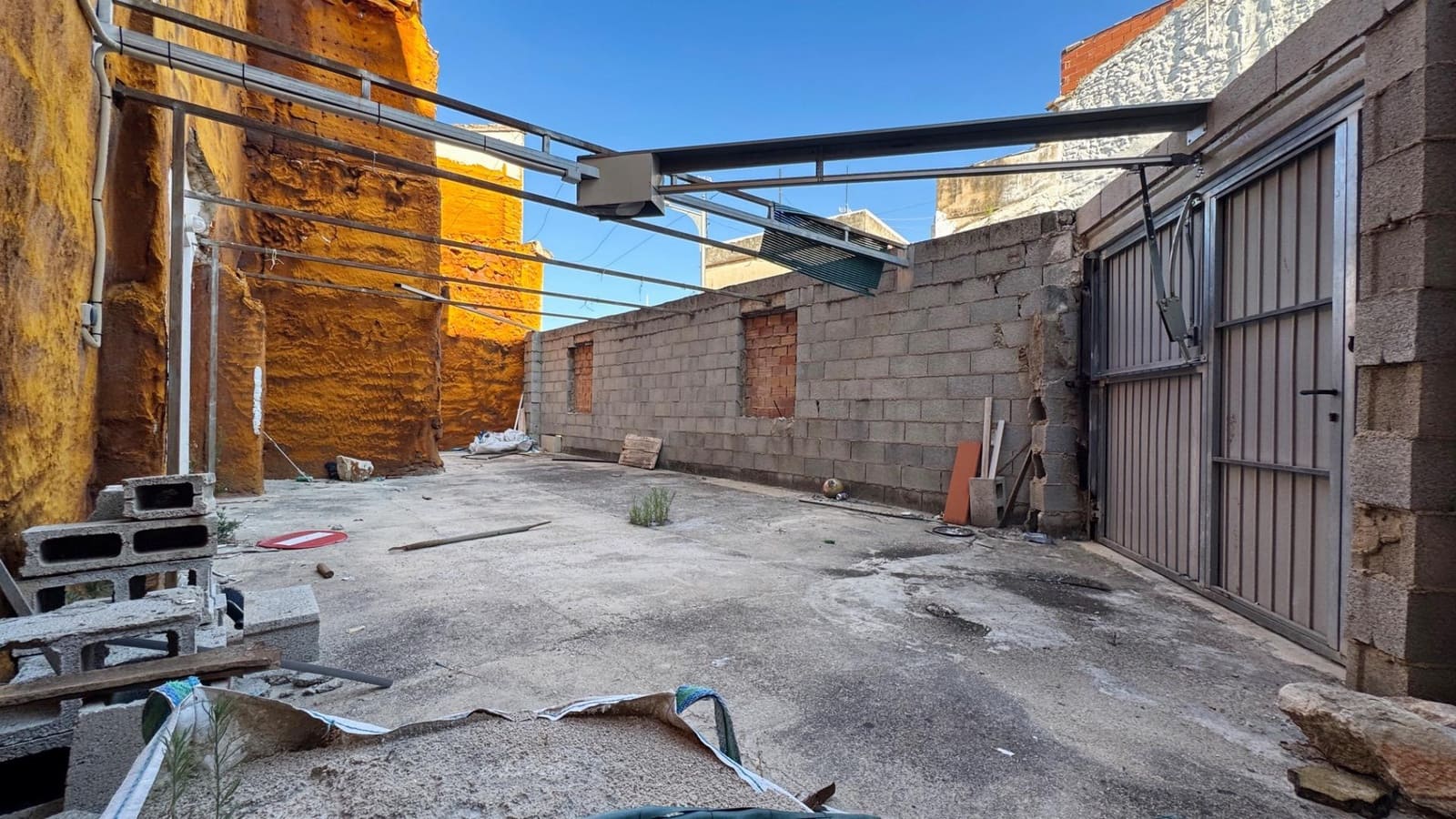 Piso de 4 habitaciones en Pego en venta con garaje - 140.000 € (Ref: 10140058)