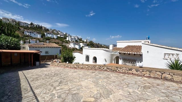 Chalet de 4 habitaciones en Pego en venta con piscina - 425.000 € (Ref: 10140071)