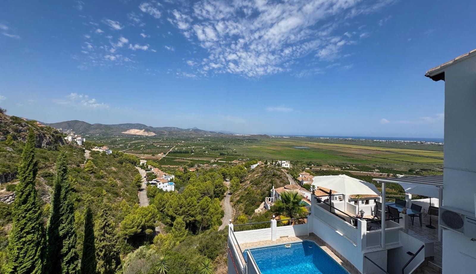Chalet de 4 habitaciones en Pego en venta con piscina - 425.000 € (Ref: 10140071)