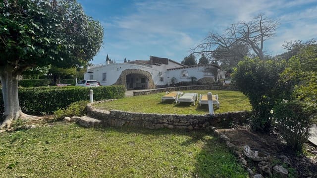 Chalet de 7 habitaciones en Monte Pego, Pego en venta con piscina garaje - 750.000 € (Ref: 10140079)