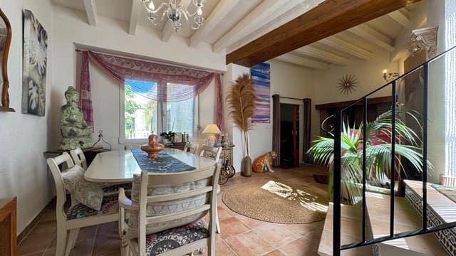 Adosado de 5 habitaciones en Pego en venta con garaje - 349.000 € (Ref: 10140080)